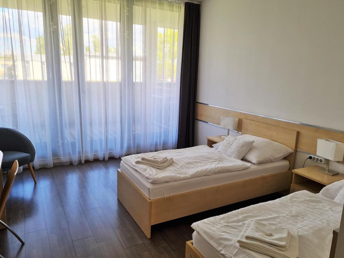 Corner Hotel Angyalfoeld Budapest Luaran gambar