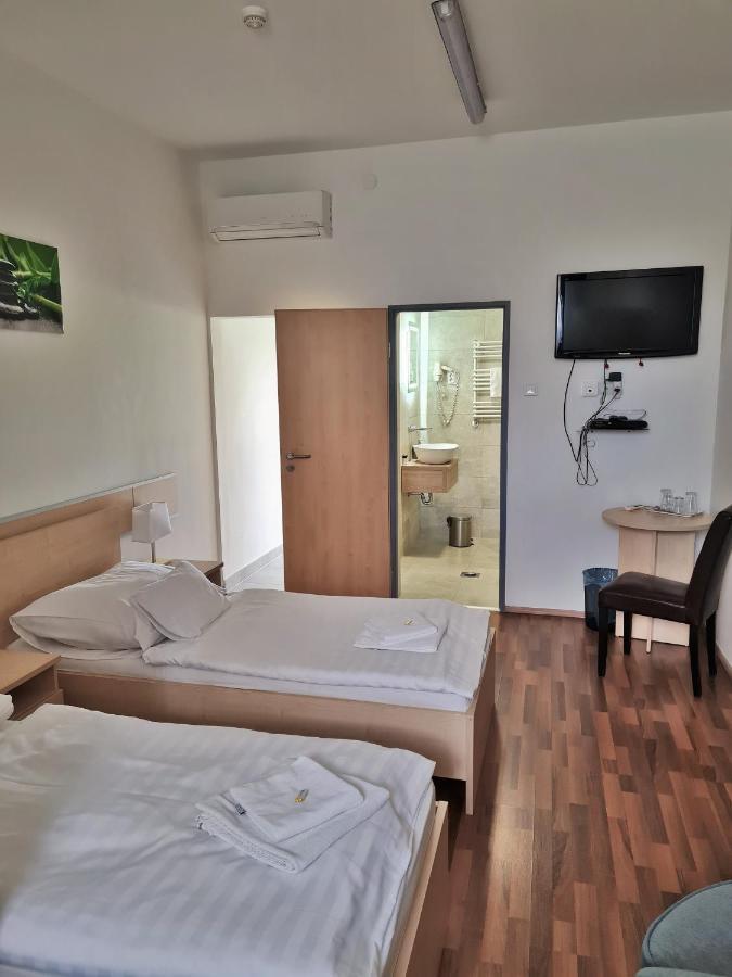 Corner Hotel Angyalfoeld Budapest Luaran gambar