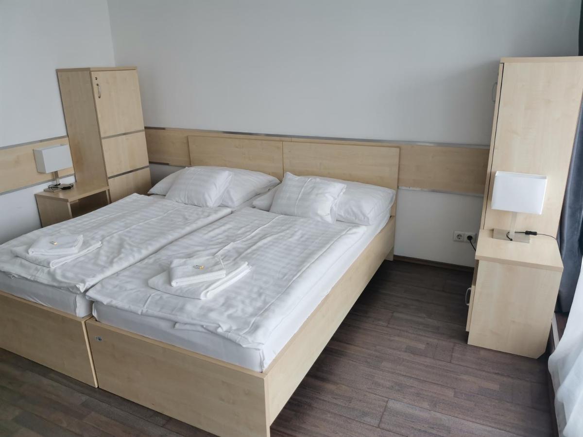 Corner Hotel Angyalfoeld Budapest Luaran gambar